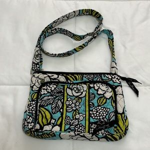 Verá Bradley Floral Crossbody Purse/Wallet.
